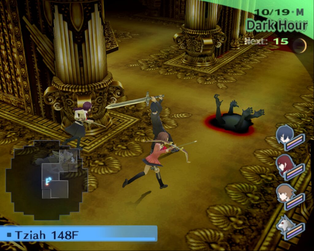 The hero of Persona 3 about to hit a foe in Taratus to get Player Advantage in battle